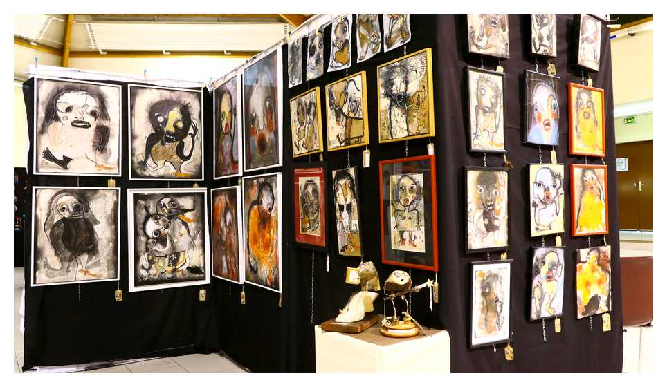 [LesIReels19_027-Stand-display.jpg]