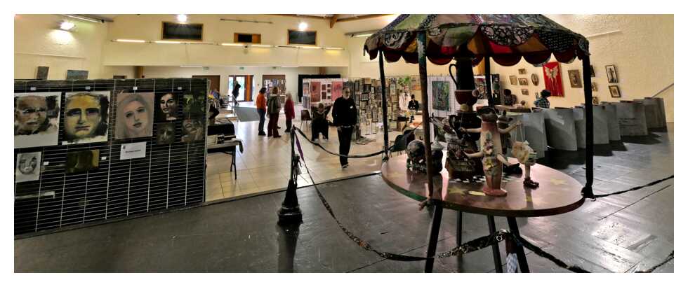 [LesIReels23_143-Salon-Pano-display.jpg]